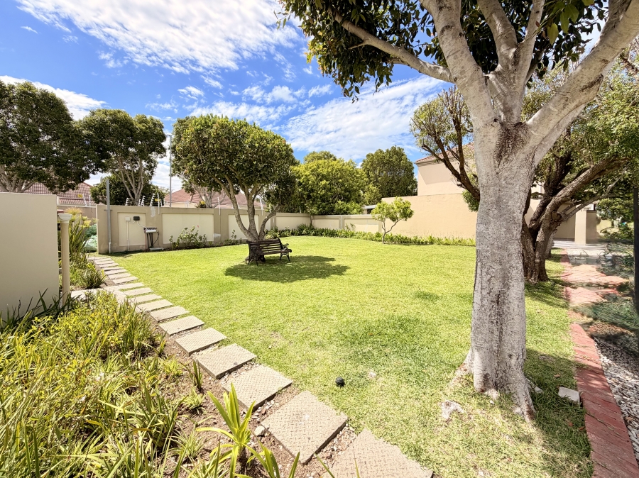 3 Bedroom Property for Sale in Sandbaai Western Cape
